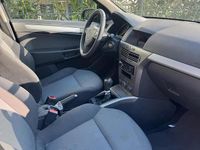 Second-hand Opel Astra 90 CP (66 kW) 2006 Negru Hatchback