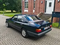 Gebraucht Mercedes E230 132 PS (97 kW) 1989 Blau Limousine