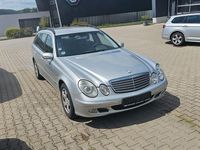Gebraucht Mercedes E220 Classic 150 PS (110 kW) 2004 Silber Limousine