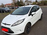 Gebraucht Ford Fiesta Trend 88 PS (64 kW) 2012 Weiß Kleinwagen