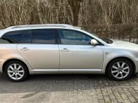 Gebraucht Toyota Avensis 116 PS (85 kW) 2005 Silber Kombi