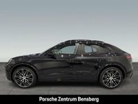 Gebraucht Porsche Macan Turbo 469 kW (639 PS) 2024 Tiefschwarzmetallic SUV