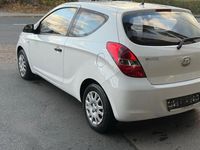 Gebraucht Hyundai i20 Classic 77 PS (56 kW) 2012 Weiß Kleinwagen