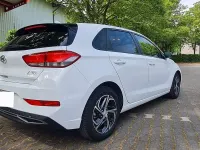 Gebraucht Hyundai i30 Select 120 PS (88 kW) 2021 Weiß Limousine