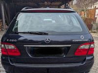 Gebraucht Mercedes E200 Classic 184 PS (135 kW) 2007 Blau Kombi