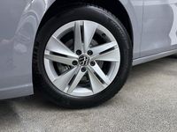 Gebraucht VW Golf VIII Life 150 PS (110 kW) 2024 Mondsteingrau Limousine