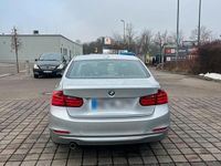 Gebraucht BMW 318 143 PS (105 kW) 2013 Silber Limousine