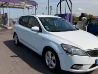 Używany Kia Ceed 90 KM (66 kW) 2010 Biały Hatchback