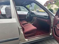 Gebraucht Mercedes E230 136 PS (100 kW) 1985 Goldnut Limousine