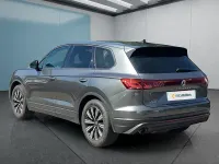 Gebraucht VW Touareg 286 PS (210 kW) 2024 Grau SUV
