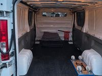 Second-hand Renault Trafic 145 CP (106 kW) 2009 Alb Monovolum