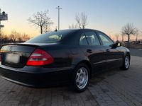 Gebraucht Mercedes E200 122 PS (89 kW) 2005 Schwarz Limousine