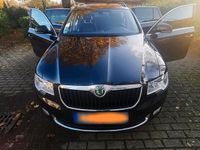 Gebraucht Skoda Superb 140 PS (102 kW) 2012 Schwarz Kombi