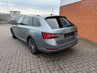 Gebraucht Skoda Superb Executive 150 PS (110 kW) 2019 Grau Kombi