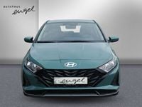 Neu Hyundai i20 Select 101 PS (74 kW) 2025 Grün Limousine