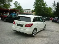 Gebraucht Mercedes B180 122 PS (89 kW) 2018 Calcitweiss Kleinwagen
