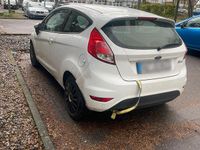 Gebraucht Ford Fiesta 95 PS (69 kW) 2016 Weiß Kleinwagen