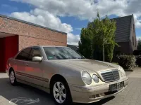 Gebraucht Mercedes E220 143 PS (105 kW) 2000 Gold Limousine