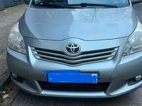 Gebraucht Toyota Verso 147 PS (108 kW) 2012 Silber Van / Kleinbus