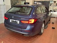 Gebraucht BMW 530e Luxury Line 292 PS (214 kW) 2021 Phytonicblau metallic Kombi