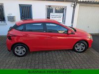 Gebraucht Hyundai i20 Select 84 PS (61 kW) 2021 Tomato red / sol Kleinwagen