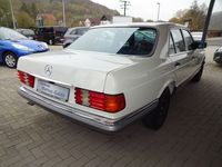 Usata Mercedes S280 156 CV (114 kW) 1983 Bianco Berlina