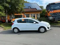Gebraucht Opel Corsa 75 PS (55 kW) 2013 Weiß Kleinwagen