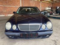 Gebraucht Mercedes E220 Classic 143 PS (105 kW) 1999 Blau Limousine