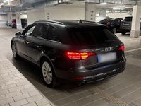 Second-hand Audi A4 Design 170 CP (125 kW) 2018 Gri Break
