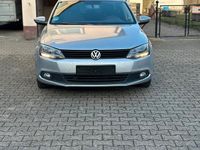 Gebraucht VW Jetta 122 PS (89 kW) 2014 Grau Limousine