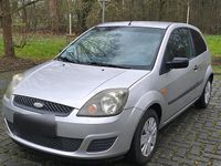 Gebraucht Ford Fiesta Ambiente 70 PS (51 kW) 2005 Silber Kleinwagen