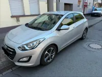 Gebraucht Hyundai i30 101 PS (74 kW) 2015 Silber Limousine