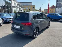 Gebraucht VW Touran Highline 150 PS (110 kW) 2023 Grau Van / Kleinbus