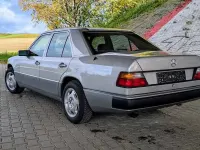 Brugt Mercedes E220 150 HK (110 kW) 1992 Sølv Sedan