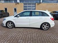 Gebraucht Mercedes B180 122 PS (89 kW) 2012 Weiß Van / Kleinbus