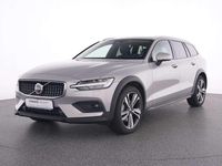 Gebraucht Volvo V60 CC Ultimate 197 PS (144 kW) 2023 Silber silver dawn / metallic Kombi