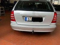 Gebraucht Mercedes 220 143 PS (105 kW) 2002 Silber Kombi