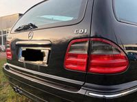 Gebraucht Mercedes E320 Avantgarde 197 PS (144 kW) 2001 Schwarz Kombi