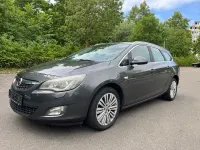 Gebraucht Opel Astra Edition 101 PS (74 kW) 2011 Braun Kombi