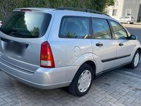 Second-hand Ford Focus 101 CP (74 kW) 2000 Argintiu Break