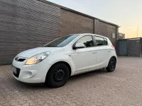 Gebraucht Hyundai i20 76 PS (55 kW) 2010 Weiß Kleinwagen