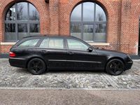 Gebraucht Mercedes E220 Elegance 150 PS (110 kW) 2004 Schwarz Limousine