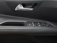 gebraucht Peugeot 3008 130 EAT8 ALLURE LED NAVI SITZHZG