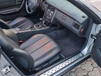 Gebraucht Mercedes SLK230 193 PS (141 kW) 2000 Silber Cabrio
