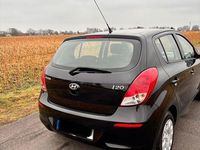 Gebraucht Hyundai i20 Classic 86 PS (63 kW) 2012 Schwarz Kleinwagen