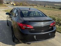 Gebraucht Opel Astra 140 PS (102 kW) 2013 Schwarz Limousine