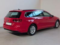 Używany VW Passat 122 KM (89 kW) 2023 Czerwony Sedan/Limuzyna