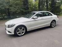 Gebraucht Mercedes C300e Avantgarde 204 PS (150 kW) 2015 Weiß Limousine
