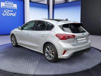 Gebraucht Ford Focus ST-Line 116 PS (85 kW) 2023 Moondust silber metallic Limousine