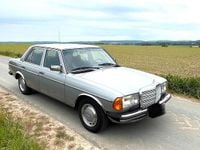 Gebraucht Mercedes 240 65 PS (47 kW) 1977 Silber Limousine